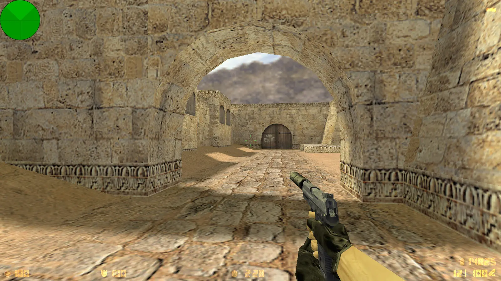 Скриншот 8 — CS 1.6 с вытянутыми руками